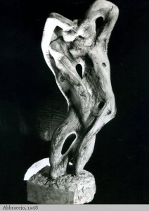ABBRACCIO, 1968 Legno, cm 50